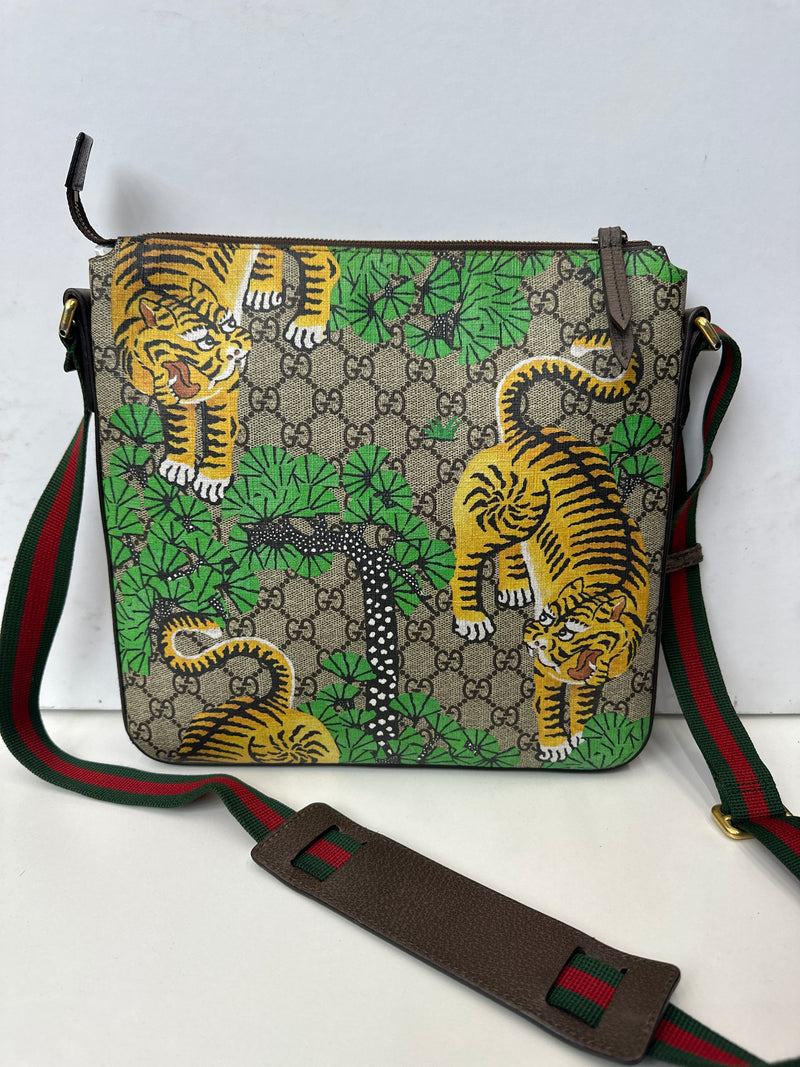 Gucci Bengal Tiger Supreme messenger Crossbody bag