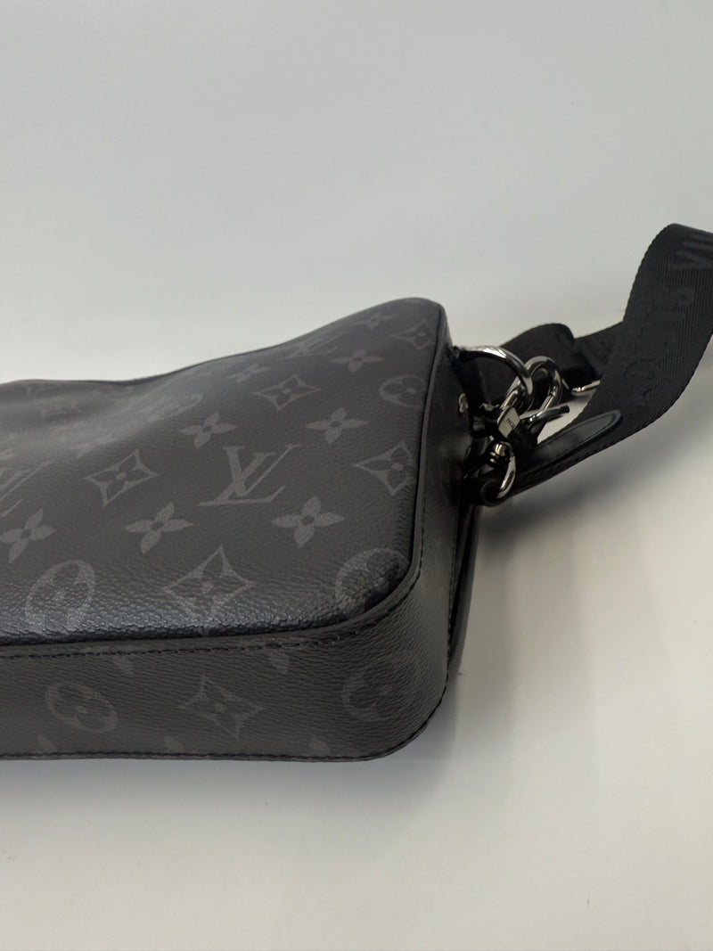 Trio monogram Messenger