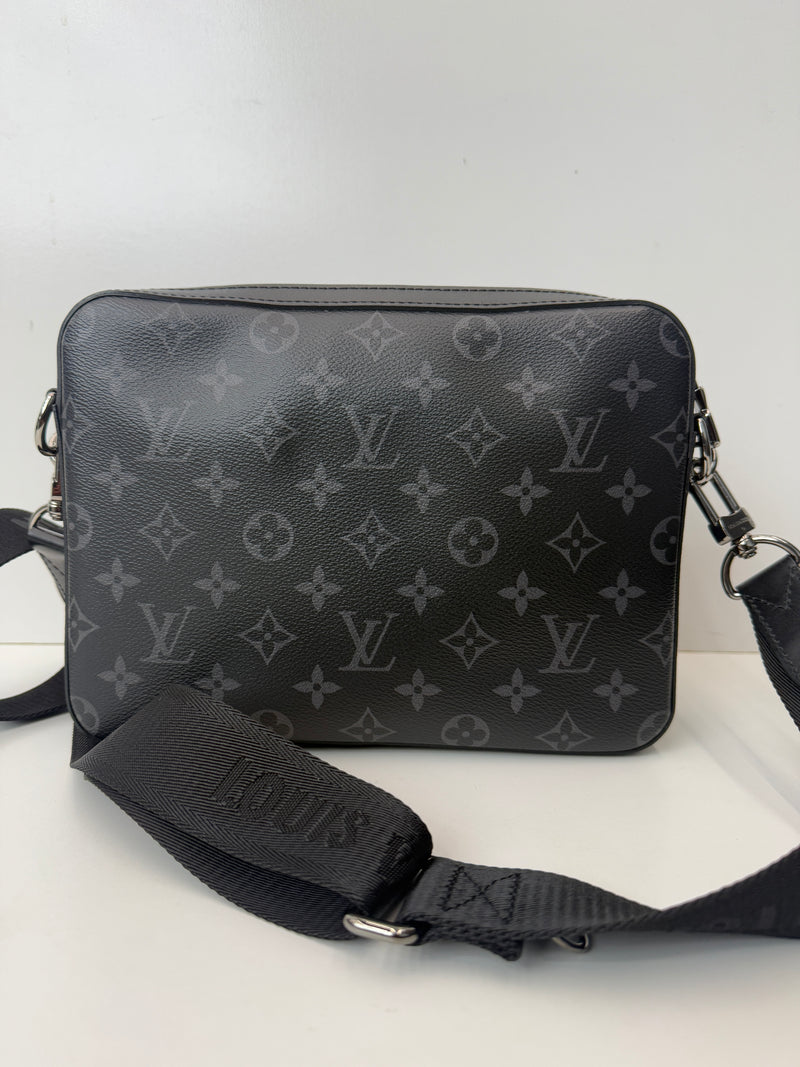Trio monogram Messenger