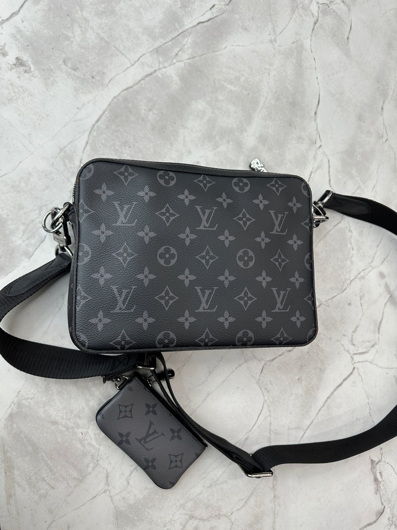 Trio monogram Messenger