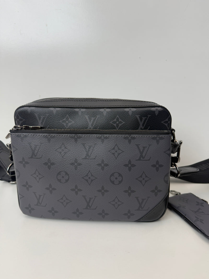 Trio monogram Messenger