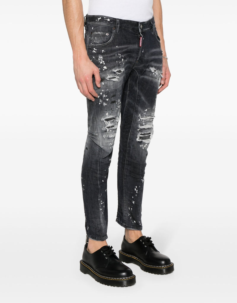 DSQUARED2 logo-plaque distressed jeans