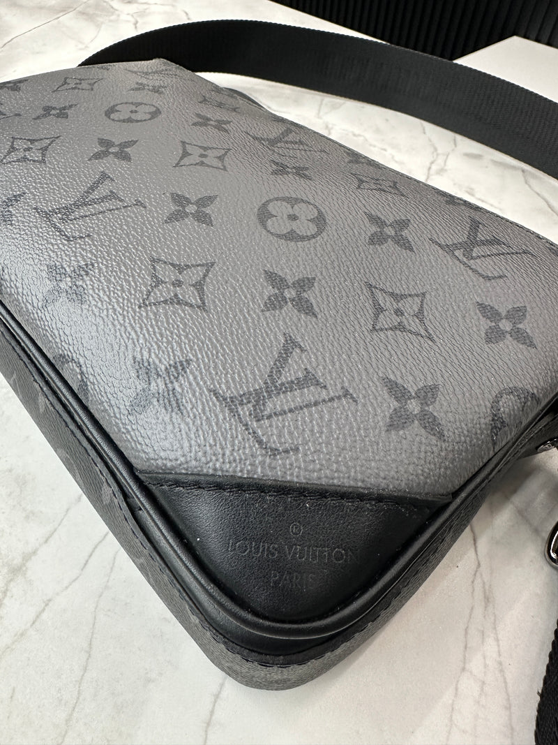 Trio monogram Messenger