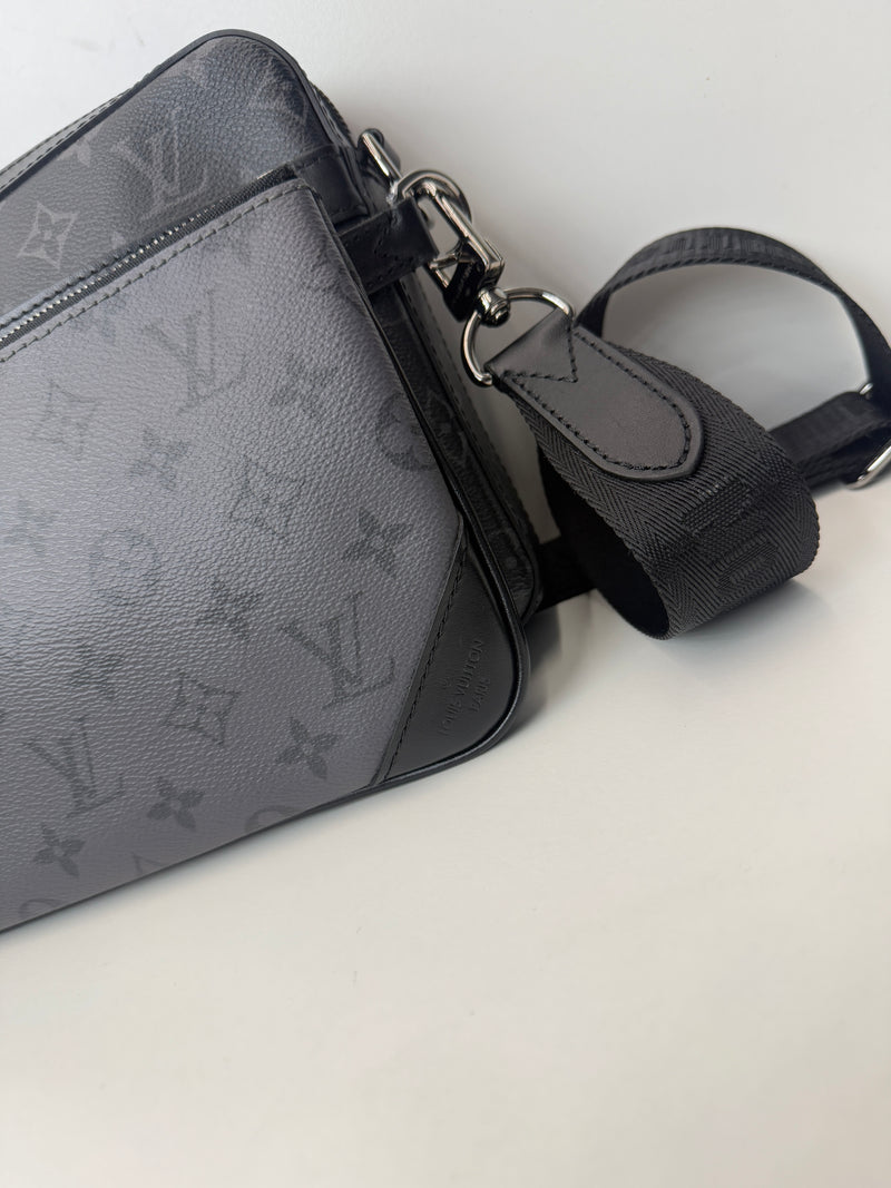 Trio monogram Messenger