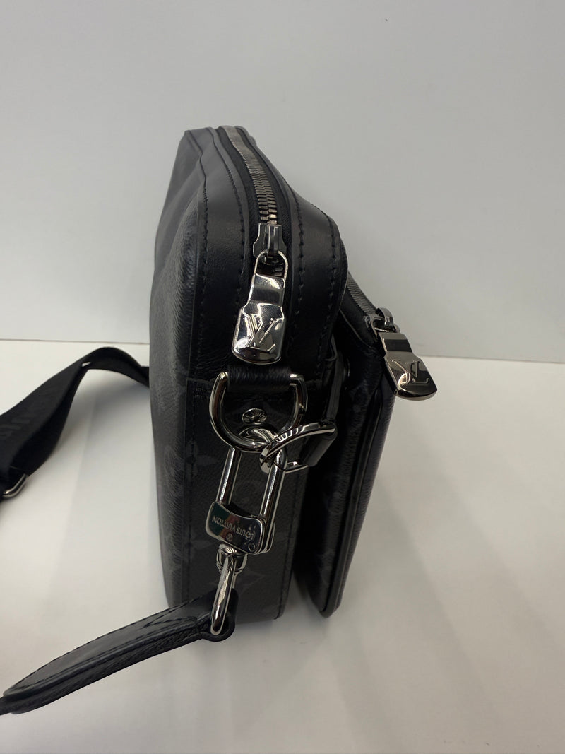 Trio monogram Messenger