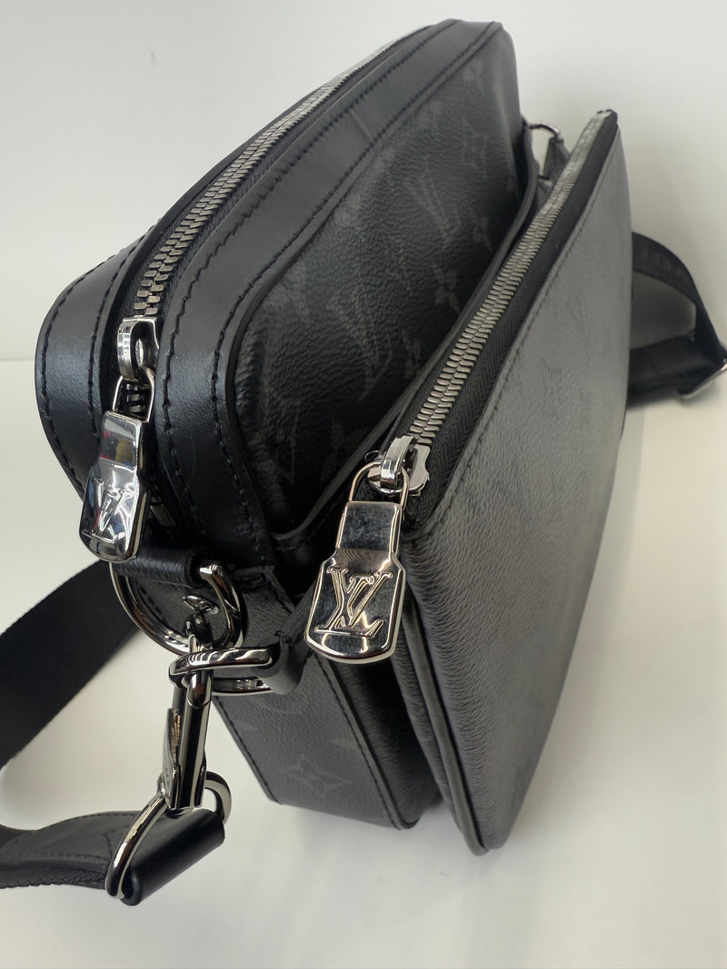 Trio monogram Messenger
