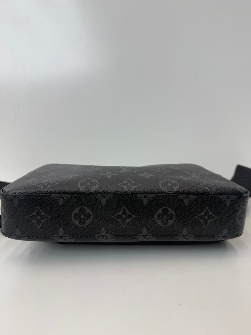Trio monogram Messenger