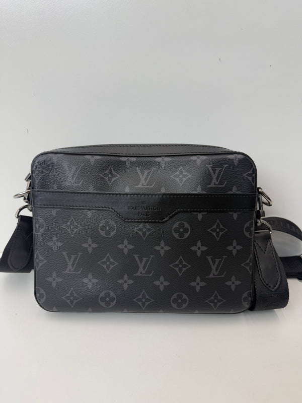 Trio monogram Messenger
