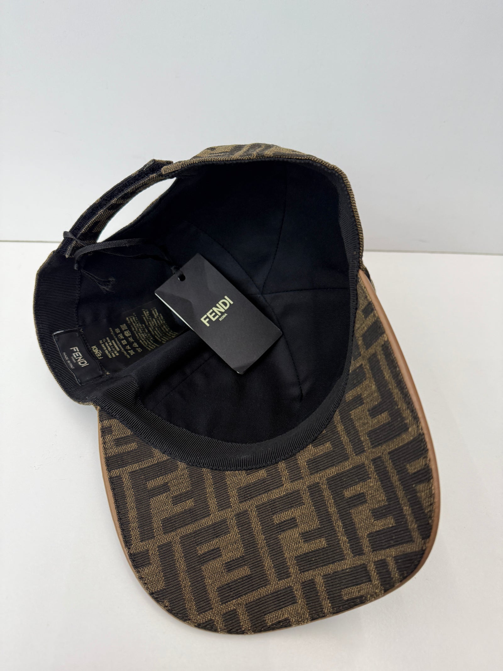 ?✨Authentic Fendi Cap Deep Brown Polyester Hat Fendi Brown size 57 cm in Polyester - 32137997 main image 4
